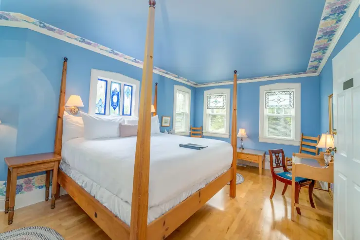 Avery Beach Hotel Suite at Yelton Manor Guest House