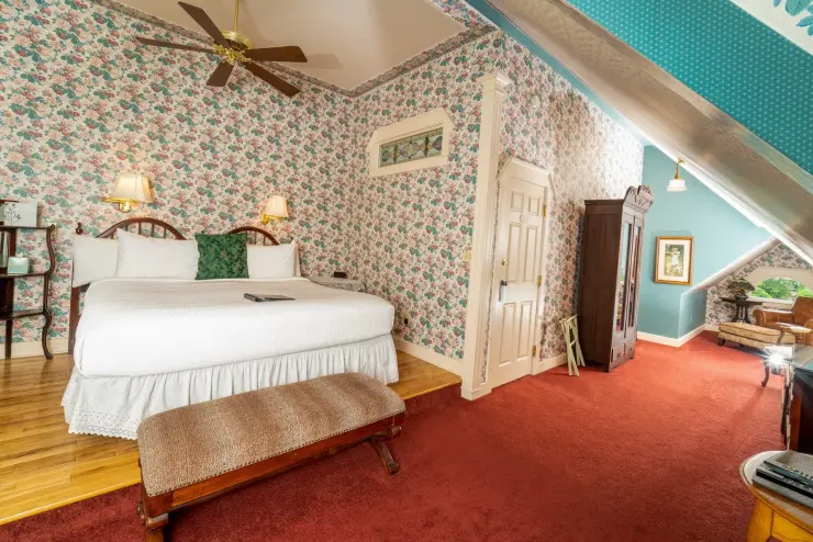 Dewey Hotel Suite at Yelton Manor Guest House