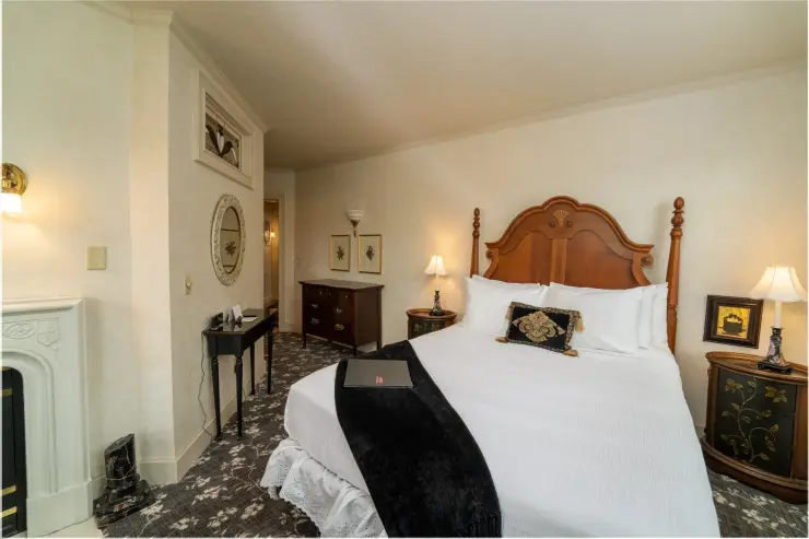 Shamrock Resort Room at Yelton Manor Guest House