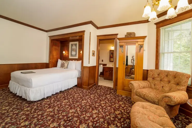 Magnolia Room at Yelton Manor