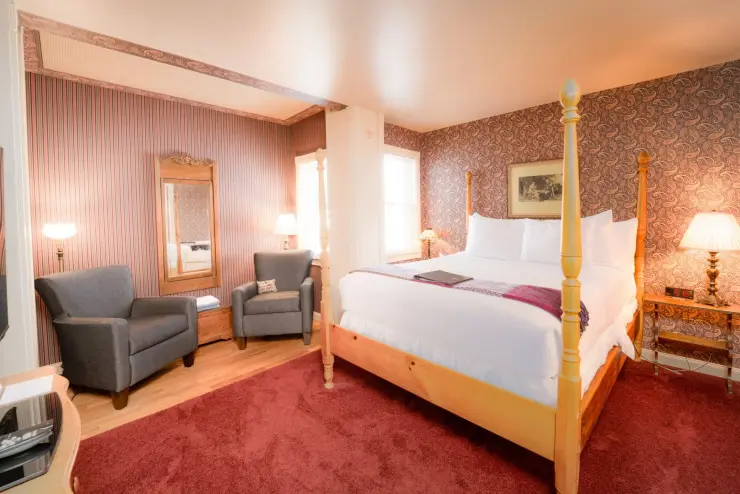 Snapdragon Room at Yelton Manor